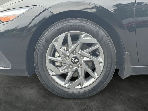 Used 2024 Hyundai Elantra SEL FWD image 4