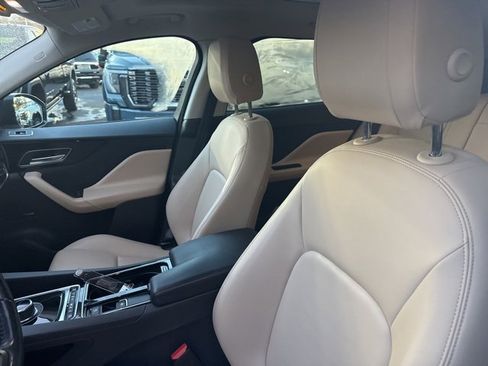 Used 2018 Jaguar F-PACE Premium image 10