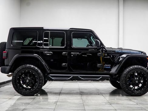 Used 2022 Jeep Wrangler Unlimited Rubicon 4xe w/ Steel Bumper Group AWD/4WD image 7