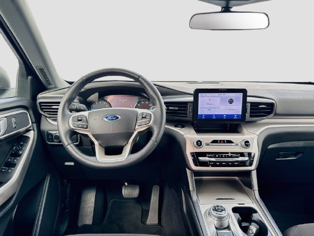 Used 2023 Ford Explorer XLT AWD/4WD image 28