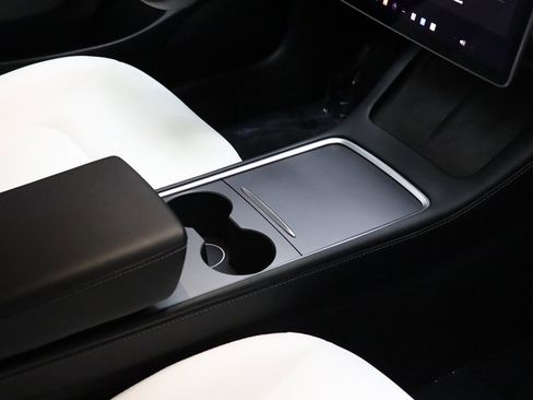 Used 2022 Tesla Model 3 image 32