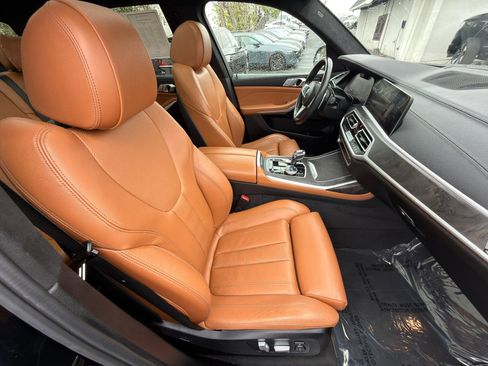 Used 2022 BMW X7 xDrive40i w/ M Sport Package AWD/4WD image 32