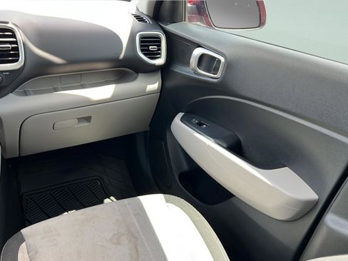 Used 2023 Hyundai Venue SEL FWD image 16