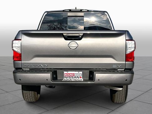 Used 2024 Nissan Titan SV image 4