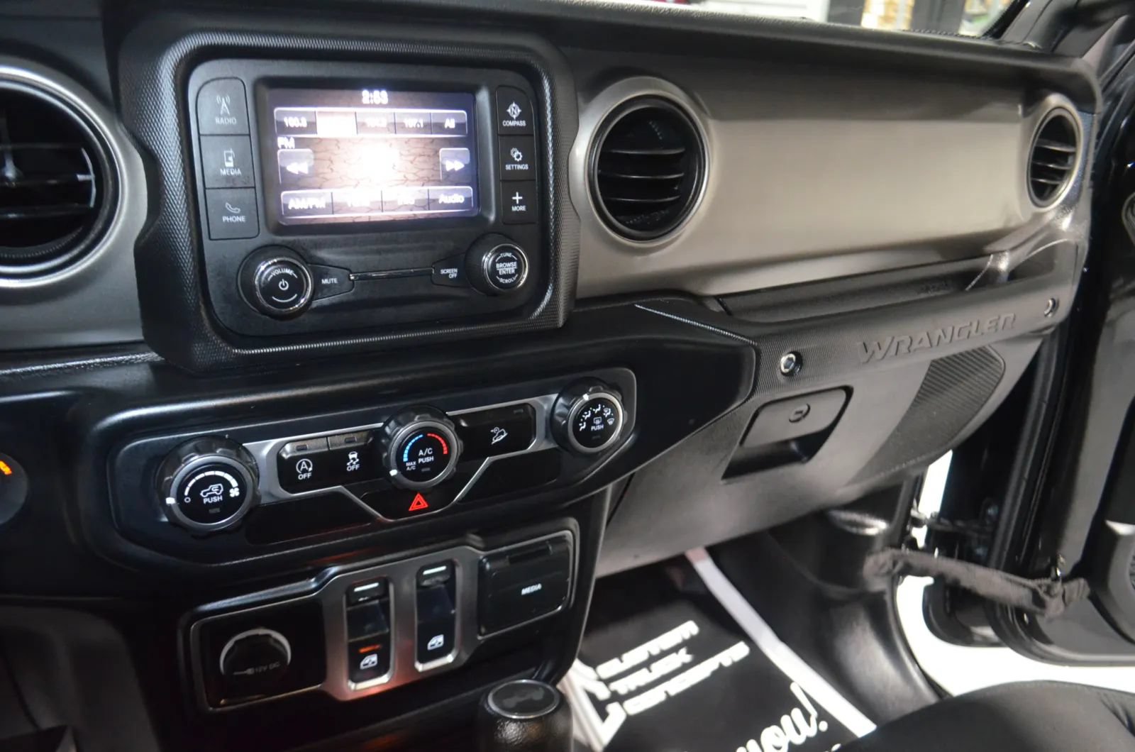 Used 2020 Jeep Wrangler Sport AWD/4WD image 24