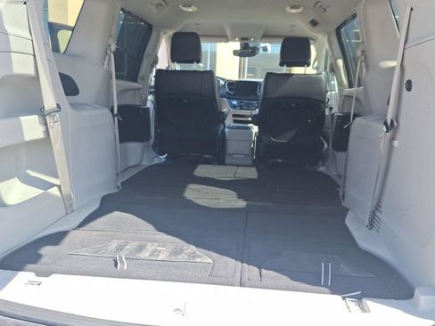 Used 2023 Chrysler Pacifica Touring-L image 14