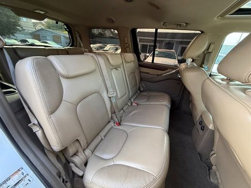 Used 2011 Nissan Pathfinder LE w/ Navigation Pkg image 25