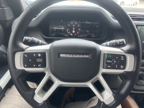 Used 2024 Land Rover Defender 110 SE image 11