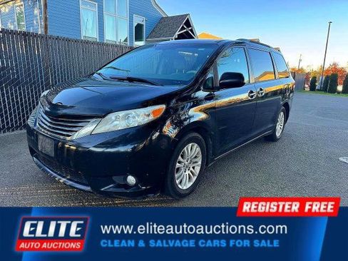 Used 2014 Toyota Sienna XLE FWD image 3