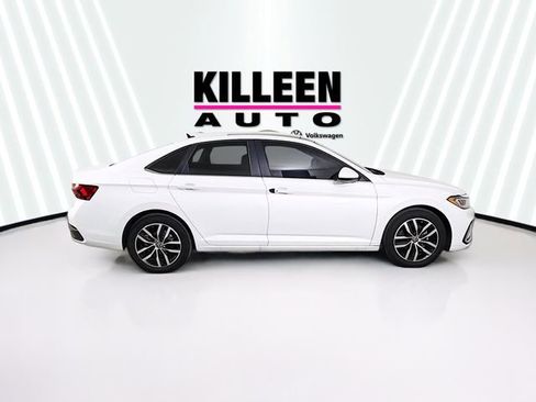 Used 2025 Volkswagen Jetta SE w/ Sunroof Package image 8