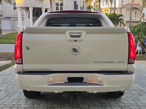 Used 2007 Cadillac Escalade EXT Base AWD 4dr Crew Cab SB w/ Information Package image 21