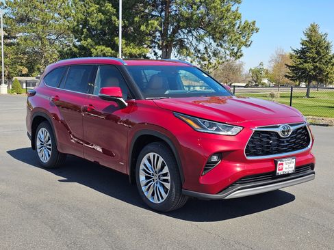 New 2026 Toyota Highlander Platinum AWD/4WD image 6