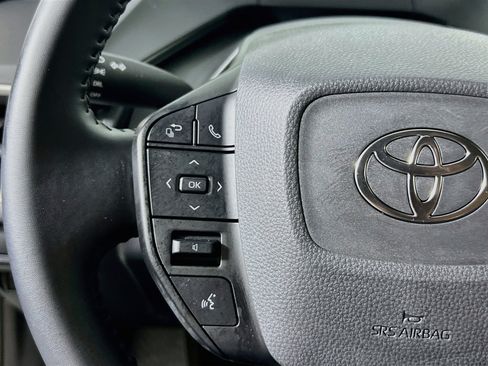 Used 2024 Toyota Prius LE FWD image 17
