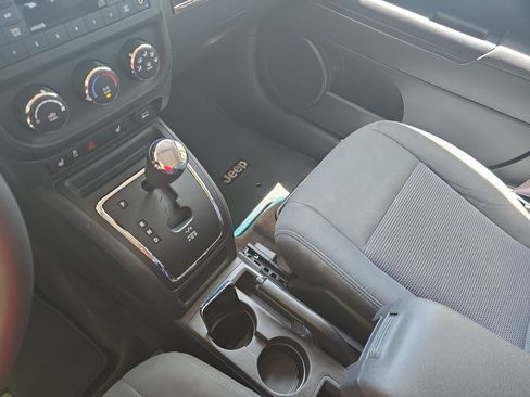 Used 2015 Jeep Patriot Latitude FWD image 26