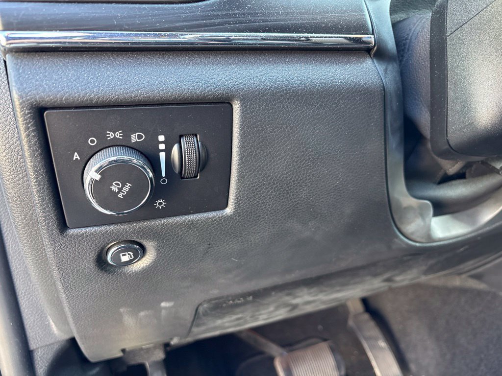 Used 2020 Jeep Grand Cherokee Limited AWD/4WD image 12