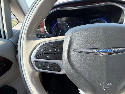 Used 2020 Chrysler Pacifica Limited FWD image 14