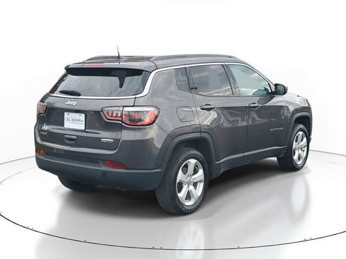 Used 2018 Jeep Compass Latitude w/ Popular Equipment Group AWD/4WD image 4