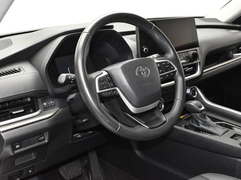 Used 2024 Toyota Grand Highlander AWD image 16