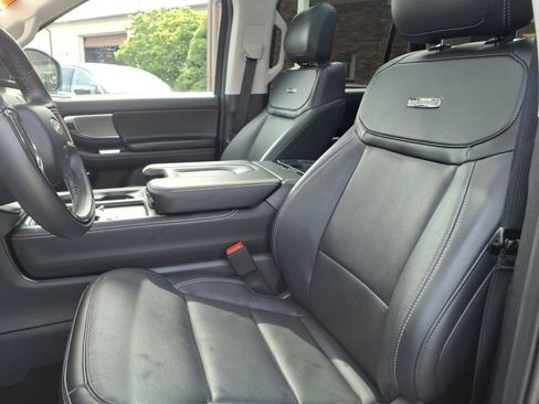 Used 2025 Ford Expedition Platinum AWD/4WD image 6