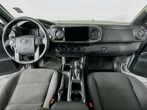 Used 2016 Toyota Tacoma TRD Sport image 31