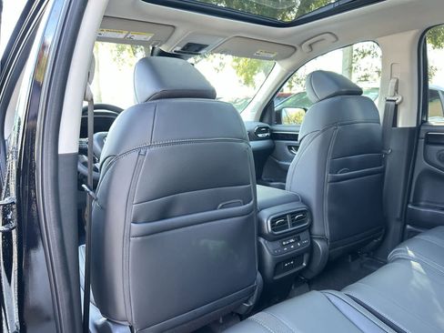 New 2025 Honda Pilot Touring image 12