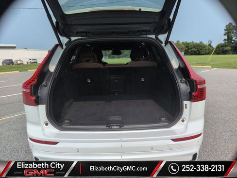 Used 2023 Volvo XC60 B5 Plus AWD/4WD image 22