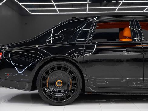 Used 2025 Rolls-Royce Phantom Sedan RWD image 12