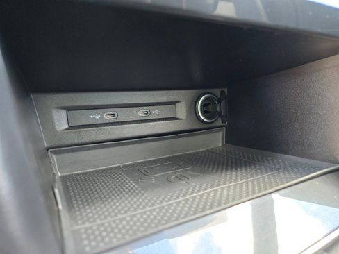 Used 2022 Volkswagen Tiguan SE R-Line image 34