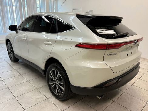 Used 2021 Toyota Venza LE image 7