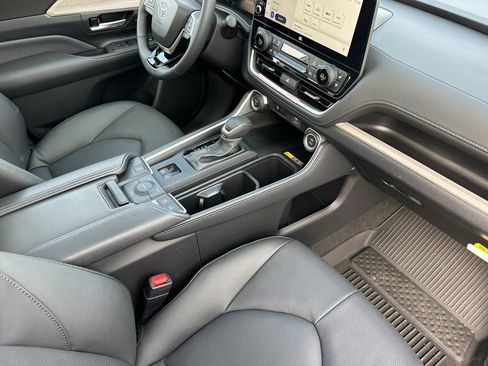 New 2026 Toyota Grand Highlander Limited image 15