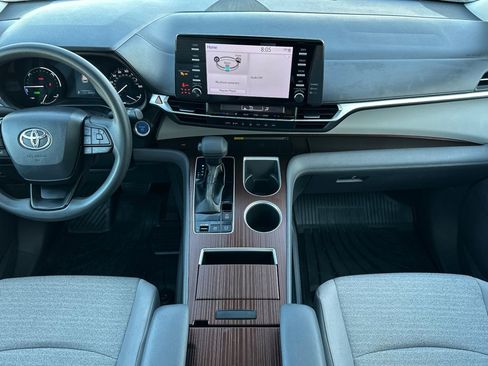Certified 2023 Toyota Sienna LE w/ LE Plus Package image 12