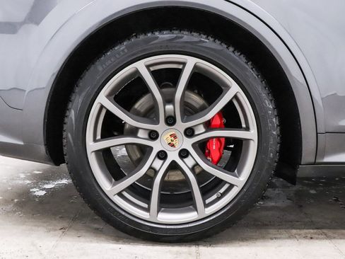 Used 2023 Porsche Cayenne GTS w/ Premium Package image 11