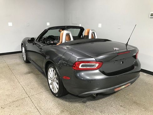 Used 2017 FIAT 124 Spider Lusso RWD image 9
