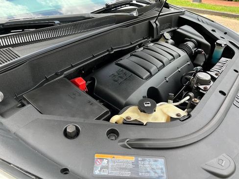 Used 2011 Chevrolet Traverse LT w/ LPO, 'HIT The Road' Package FWD image 27