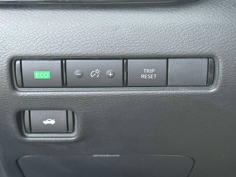 Used 2025 Nissan Sentra SR w/ Trunk Package FWD image 18