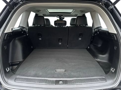 Used 2023 Jeep Grand Cherokee Limited w/ Luxury Tech Group II image 34