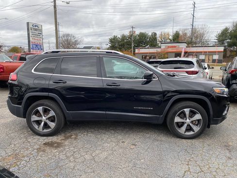 Used 2019 Jeep Cherokee Limited image 3