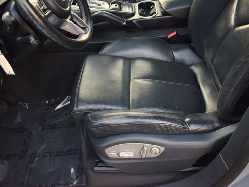 Used 2017 Porsche Cayenne Platinum Edition AWD/4WD image 25