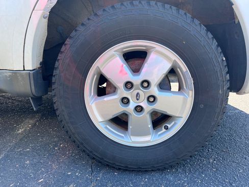Used 2010 Ford Escape XLT AWD/4WD image 16