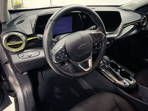 Used 2025 Chevrolet Trax ACTIV FWD image 21