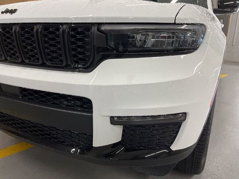 New 2025 Jeep Grand Cherokee L Limited w/ Black Appearance Package image 10