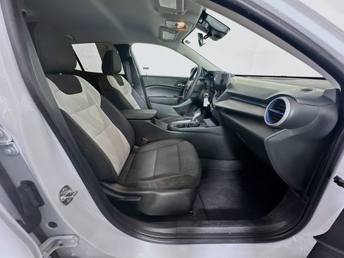 Used 2025 Chevrolet Trax LS image 28