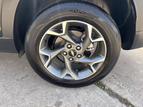 Used 2025 Chevrolet Trax LT w/ LT Convenience Package image 29