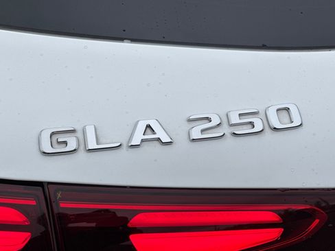 Used 2024 Mercedes-Benz GLA 250 4MATIC image 33