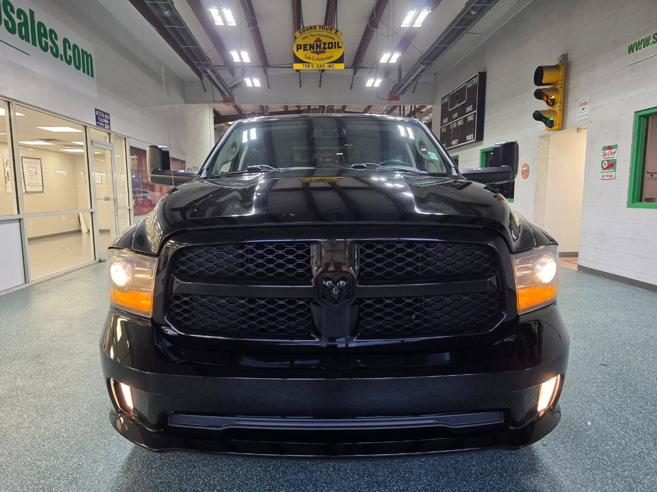 Used 2014 RAM 1500 Express w/ Black Ram 1500 Express Group AWD/4WD image 3