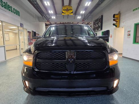 Used 2014 RAM 1500 Express w/ Black Ram 1500 Express Group AWD/4WD image 3