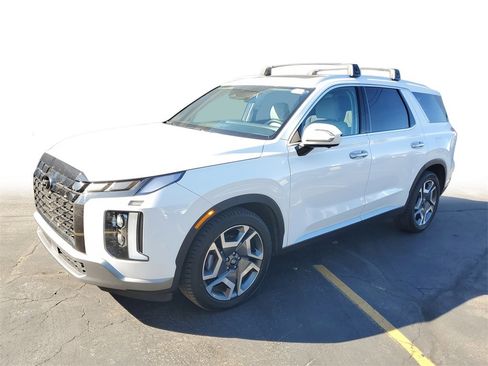Used 2023 Hyundai Palisade SEL w/ Premium Package image 3