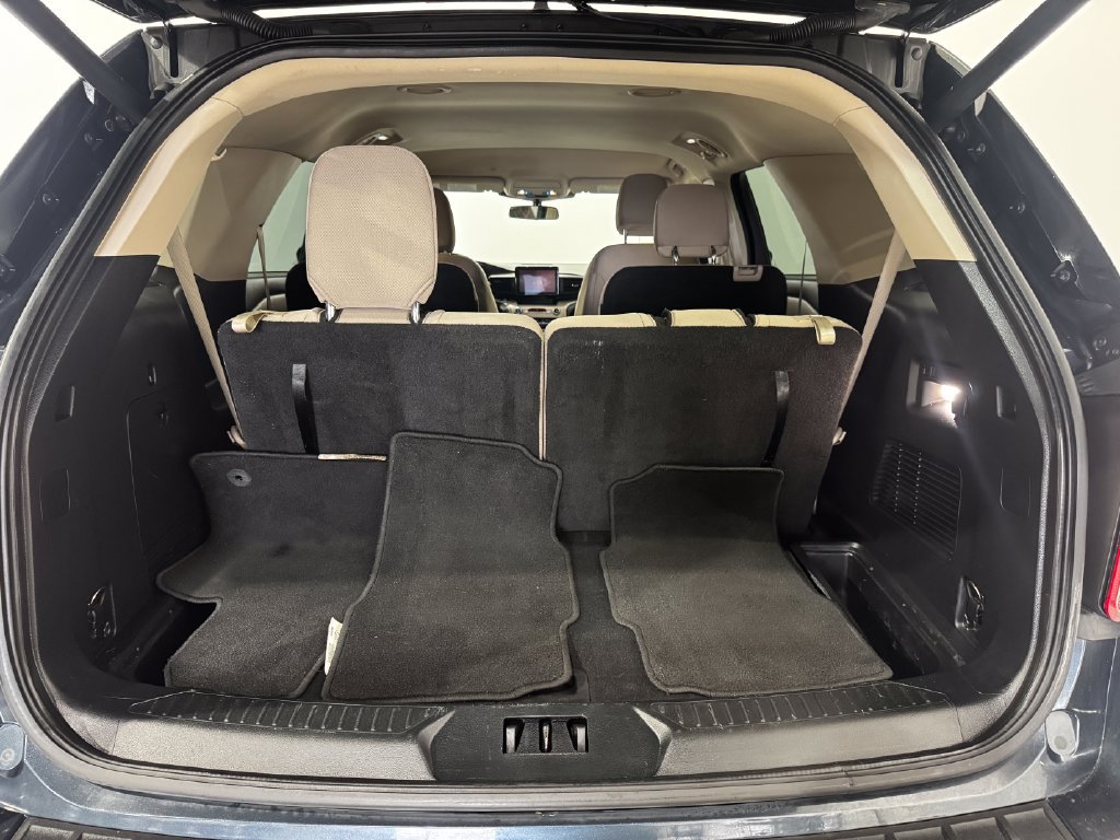 Used 2023 Ford Explorer XLT AWD/4WD image 29