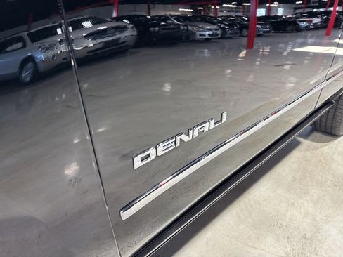 Used 2020 GMC Yukon Denali w/ Denali Ultimate Package image 11