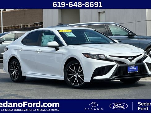 Used 2021 Toyota Camry SE w/ Carpet Mat Package (TMS) FWD image 1